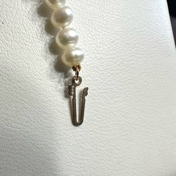 Pearl Necklace, Bracelet & Earrings Set - Picture 6 of 11